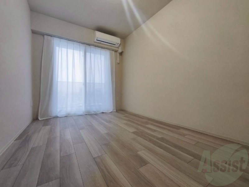 その他部屋・スペース　こちらのお部屋は光が差し込む、温かみのあるお部屋です。