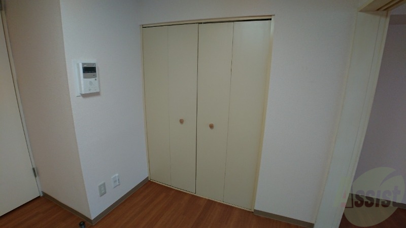 収納　寝室の収納です。部屋がすっきり片付きます。