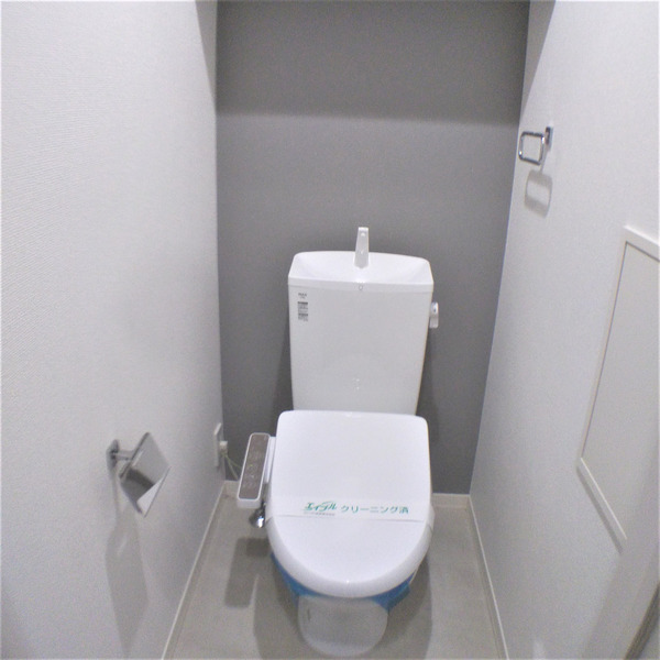 トイレ　温水洗浄便座付のトイレ