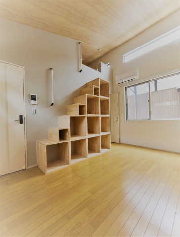 居室・リビング　同物件別室です