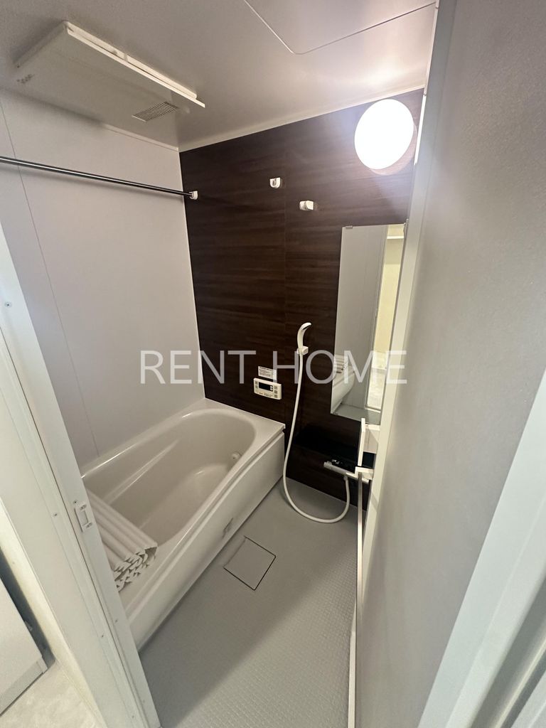 バス・シャワールーム　綺麗なお風呂です。（浴室乾燥機付き）