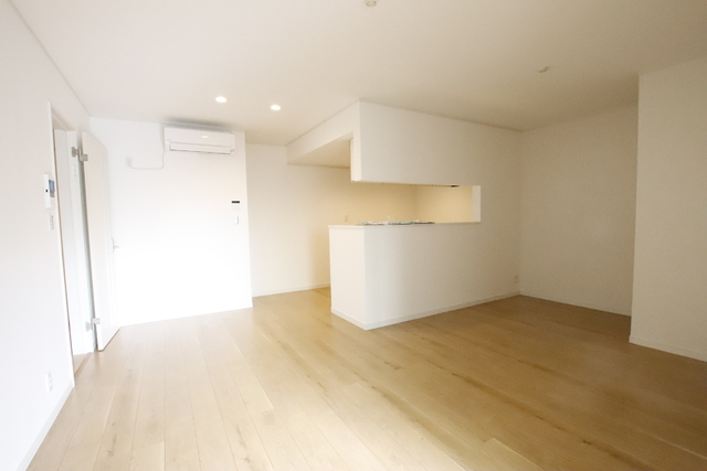 居室・リビング　別室参考写真／キッチンから室内全体が見渡せます