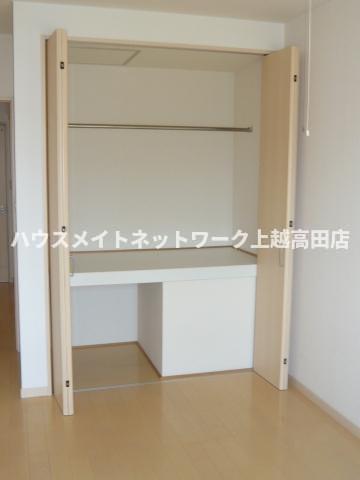 収納　クローゼット（参考同型203号室室内写真）