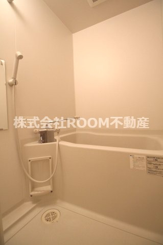 バス・シャワールーム　落ち着いた空間のお風呂です