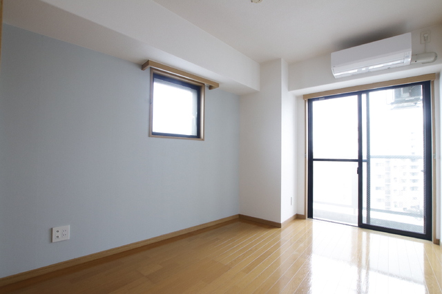 居室・リビング　★過去募集時の写真です。角部屋２面採光