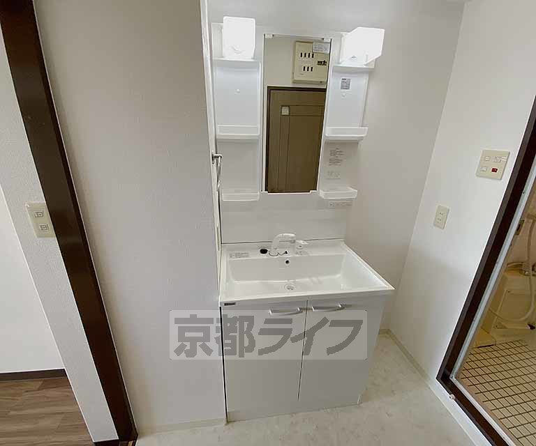 洗面設備　独立洗面台がしっかりしております。