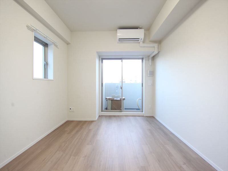 その他部屋・スペース　洋室9.0帖　エアコン付き　バルコニーに面しています