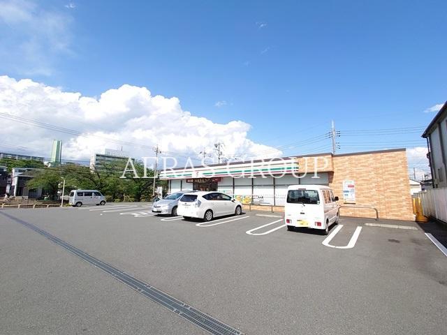 コンビニ　セブン-イレブン 多摩貝取大通り店（コンビニ）まで558m