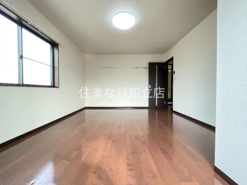 居室・リビング　同型別部屋写真：清掃前