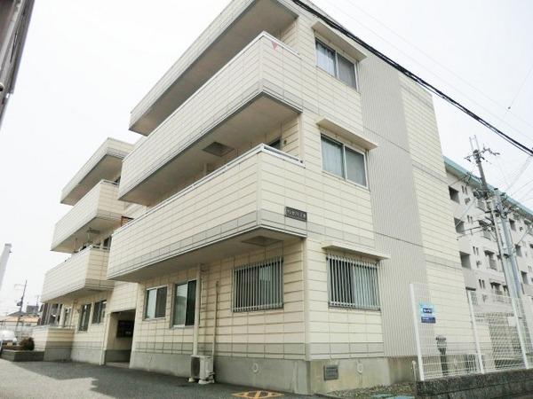 建物外観　外壁タイル貼りのおしゃれな外観です。