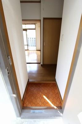 玄関　※同タイプ別のお部屋の写真です。