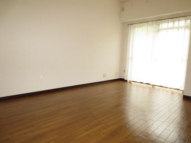 居室・リビング　南向きのフローリングのお部屋