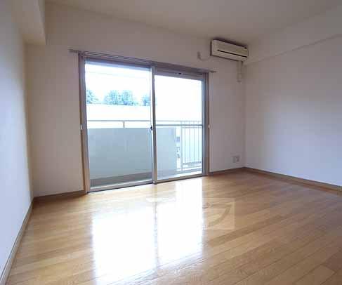 居室・リビング　広々とした部屋です。