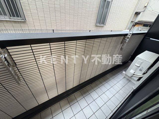 バルコニー　開放的で明るい空間を演出してくれるバルコニーです