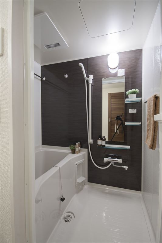 バス・シャワールーム　写真は反転