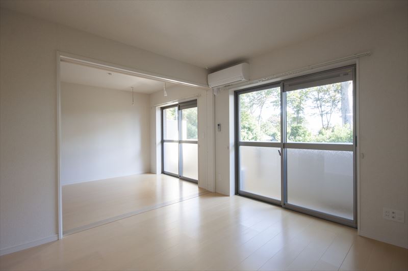 居室・リビング　写真は反転