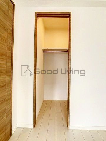 収納　ウォークインクローゼットで大きな荷物もひとまとめにできます♪