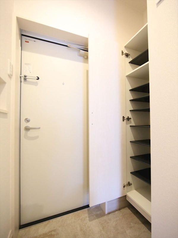 玄関　玄関　シューズボックス付　同仕様写真