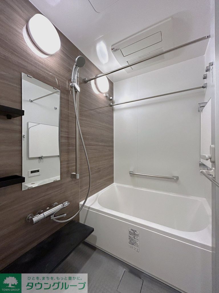バス・シャワールーム　浴室換気乾燥暖房機、追い焚き機能付バス（クリーニング前）