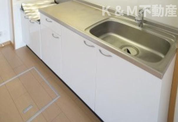 キッチン　コンパクトなキッチンで掃除もラクラク