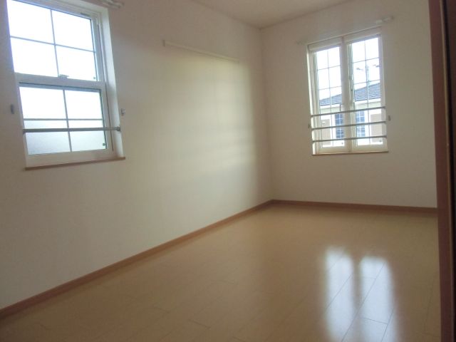 その他部屋・スペース　窓が多くて換気しやすいです。