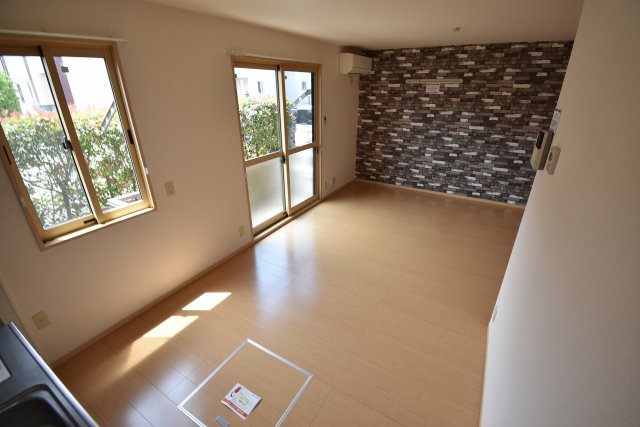 居室・リビング　クレストコート