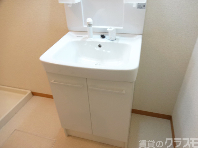 洗面設備　シャンプードレッサー付きの洗面台！