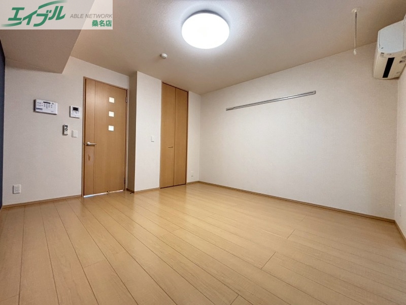 居室・リビング　反転タイプ参考写真