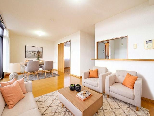 居室・リビング　CGで家具等を配置したもので家具等は含まれません