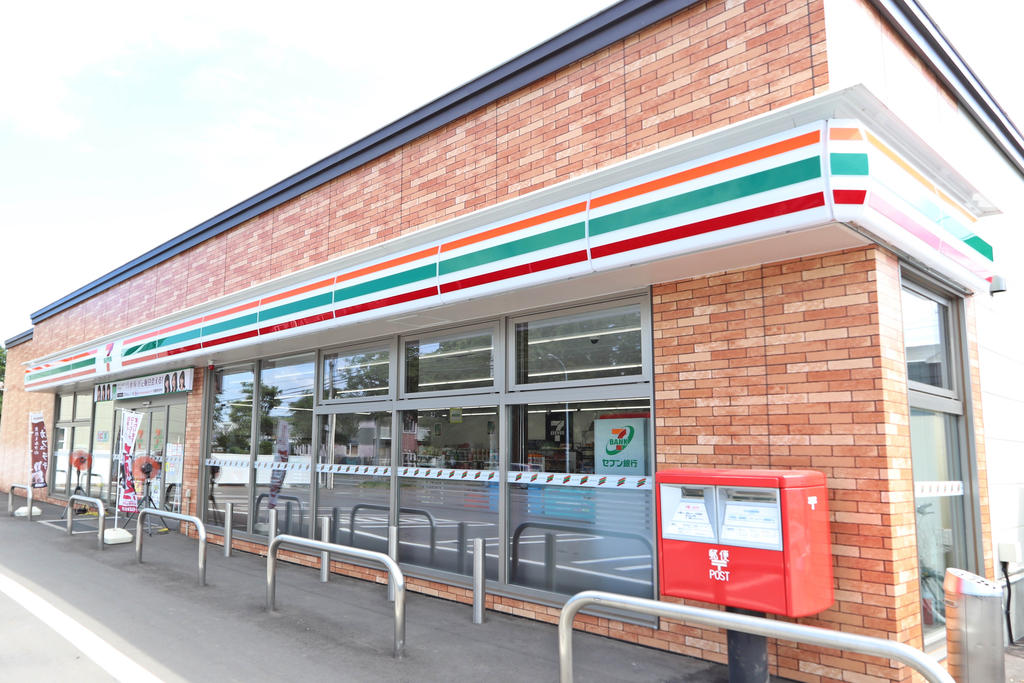 コンビニ　セブンイレブン西帯広店（コンビニ）まで520m