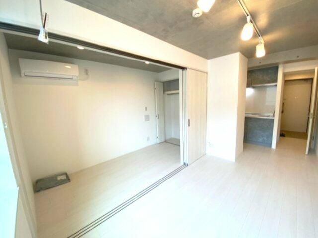 居室・リビング　こちらの居間で趣味の時間をお楽しみください