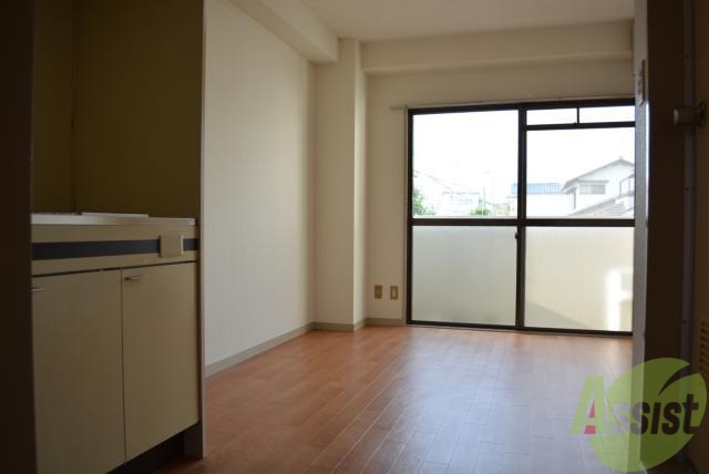 居室・リビング　明るいお部屋ですよ。