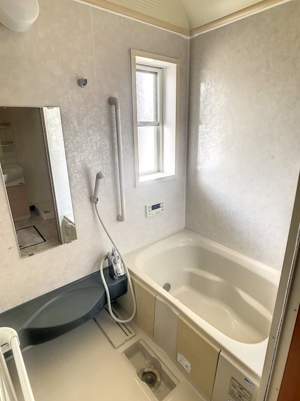 バス・シャワールーム　退去前、現況優先