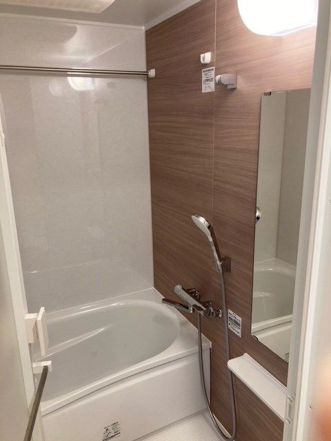 バス・シャワールーム　※同タイプの別のお部屋です。