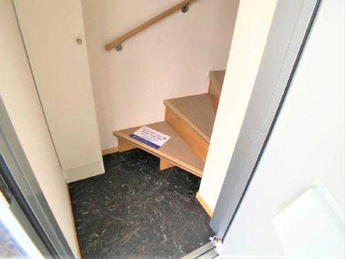 エントランス　設備・仕様は号室により異なる為、現況を優先致します。