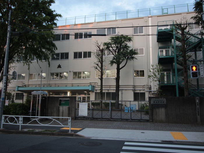 中学校　目黒区立東山中学校（中学校）まで509m