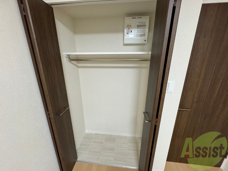 収納　クローゼットは奥行きもあり、荷物が多い方でも安心です。