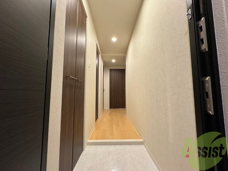 玄関　玄関です。ご覧の通り広々としていますね。