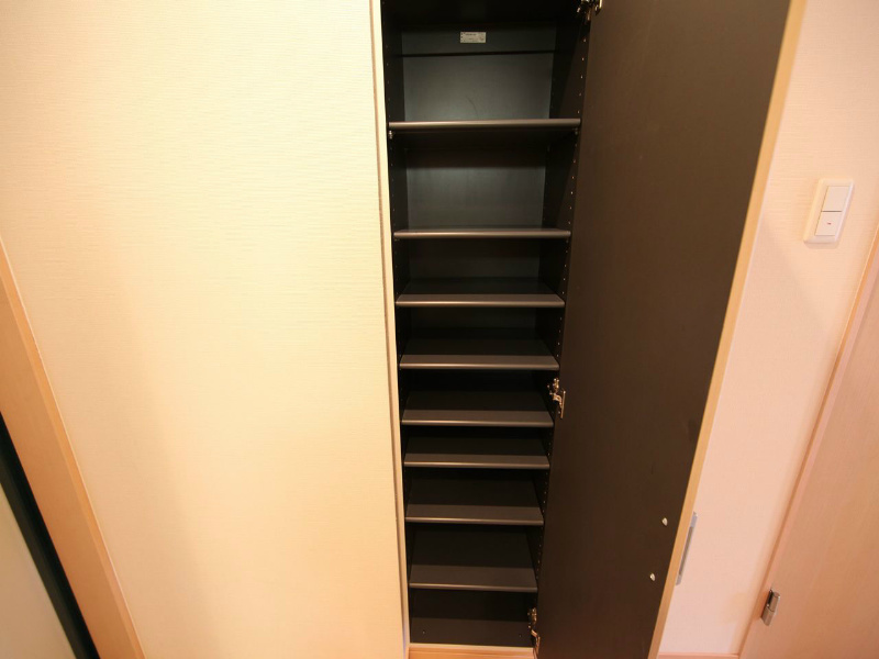 玄関　玄関　シューズボックス付（収納充実してます）