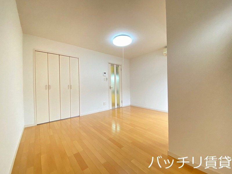 居室・リビング　同シリーズの別号室の画像。現況を優先します。