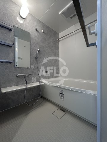 バス・シャワールーム　THE ROOTS ESAKA　浴室