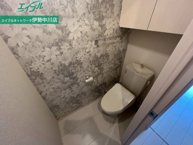 トイレ　同型参考写真