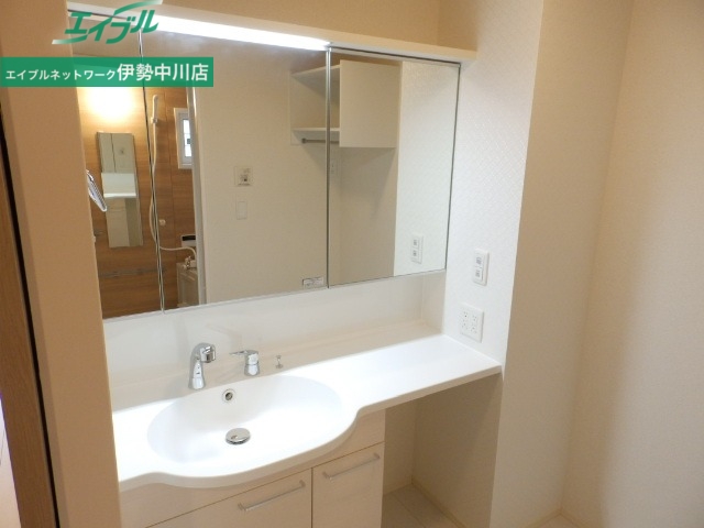 洗面設備　同型参考写真