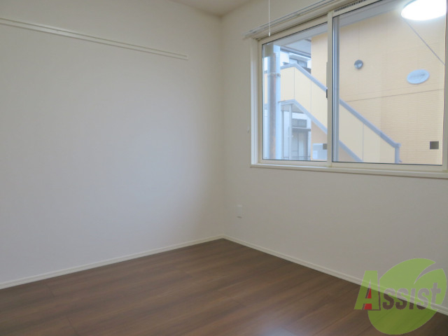 その他部屋・スペース　フローリングなので、ベッドも置けちゃいます。