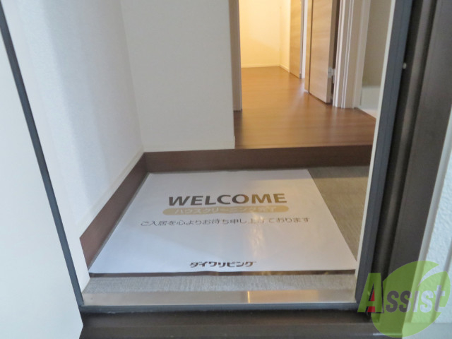 玄関　玄関の様子です。明るい印象ですね。気分もあがりそう。