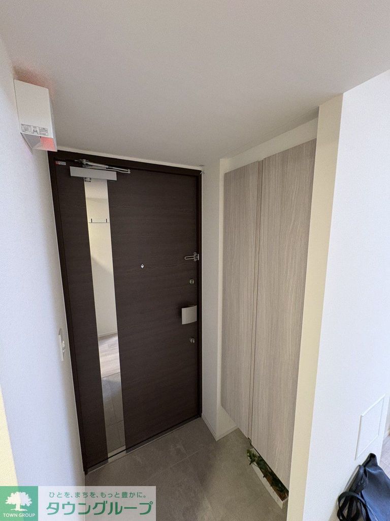 玄関　家具はイメージです