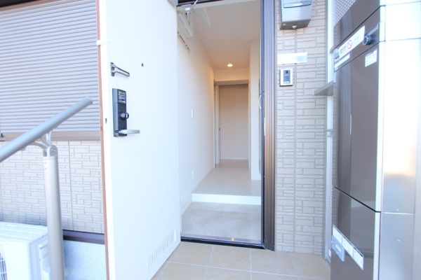 玄関　玄関を入るとホールがあります