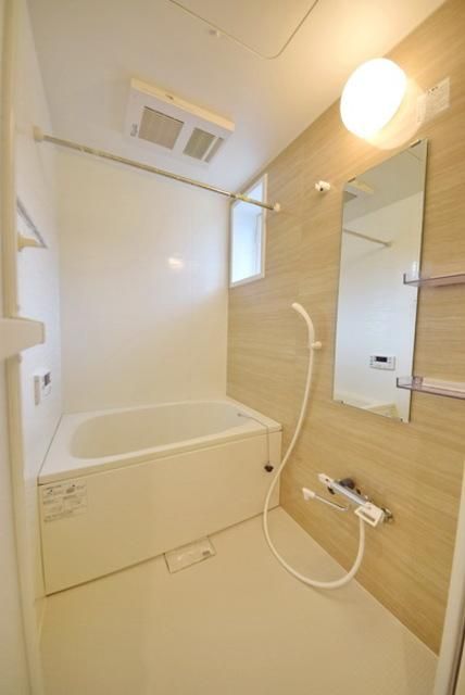 バス・シャワールーム　窓があり湿気がこもりにくい