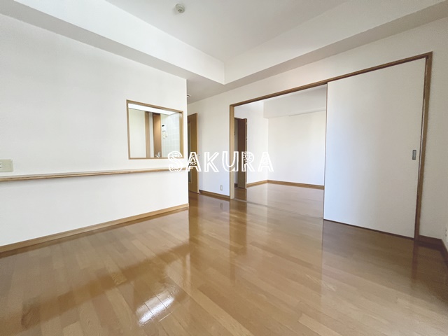 居室・リビング　使いやすい形の為、レイアウトを楽しめます♪