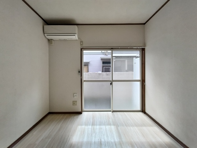 居室・リビング　★６帖・明るい床材がお部屋全体をパッと明るくしてくれます★